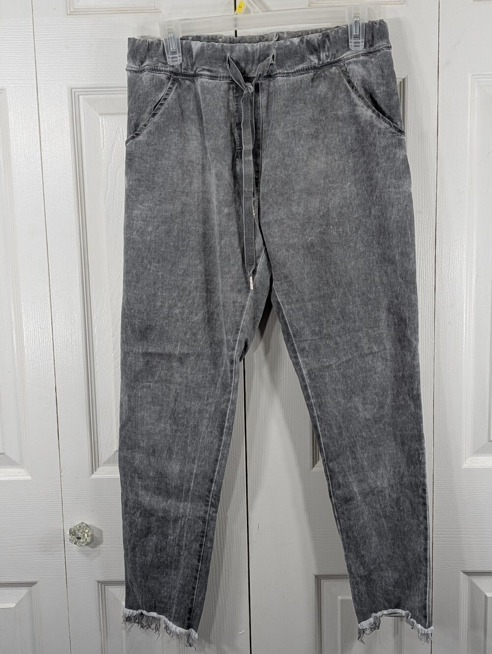 Tina Stephens: Gray Drawstring Ankle Pants - Size OS
